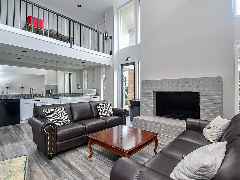 2230 S Piney Point Rd #221 — Photo 15