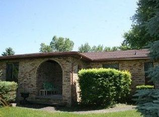 148 Castlewood Dr, Howell, MI 48855