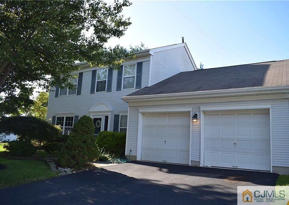 1st image of 31 Hyde Park Dr