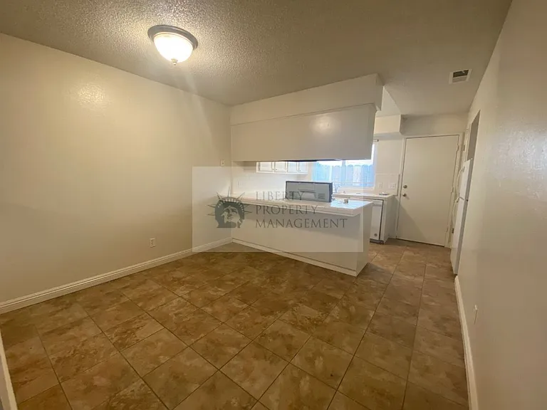 4281 N Chestnut Ave #102 — Photo 6