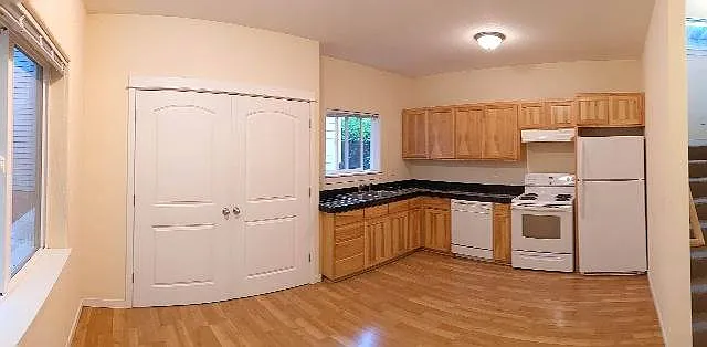 1347 and 1351 High Alley - Kitchen 1347 and 1351 High Alley - Kitchen