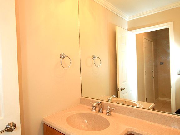 2nd image of 2219 N Clifton Ave APT 1W