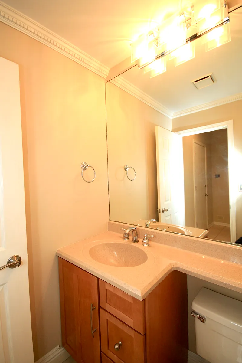 Building Photo - 2219 N Clifton Ave #1W
