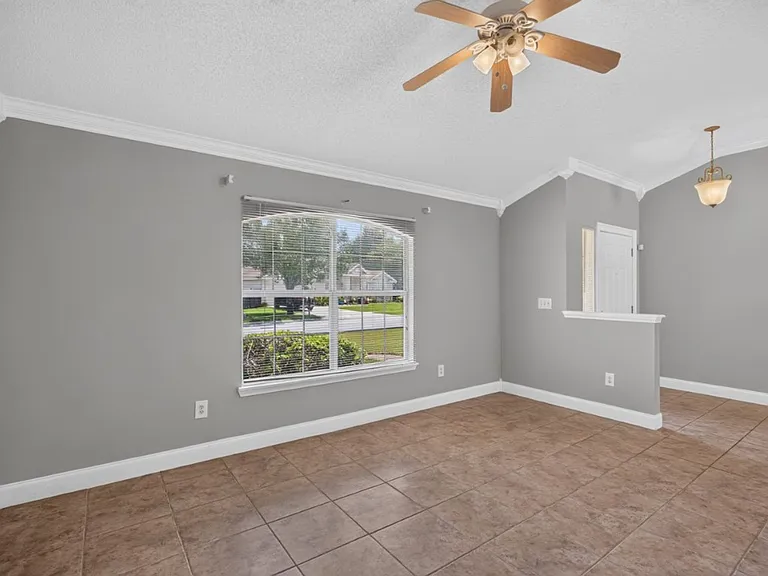 9256 Dale View Ln W — Photo 6