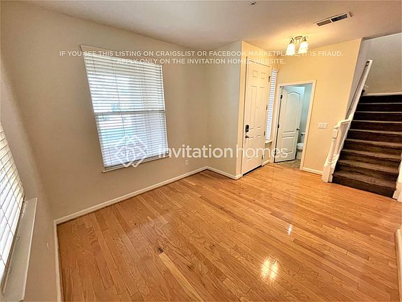 4th image of 914 Oxford Ln