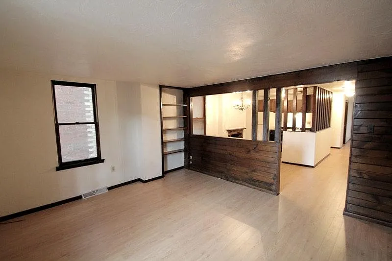 2 bed, 1000 sqft, $1,300 — Photo 4