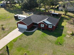 206 Willow Dr, Glennville, GA 30427