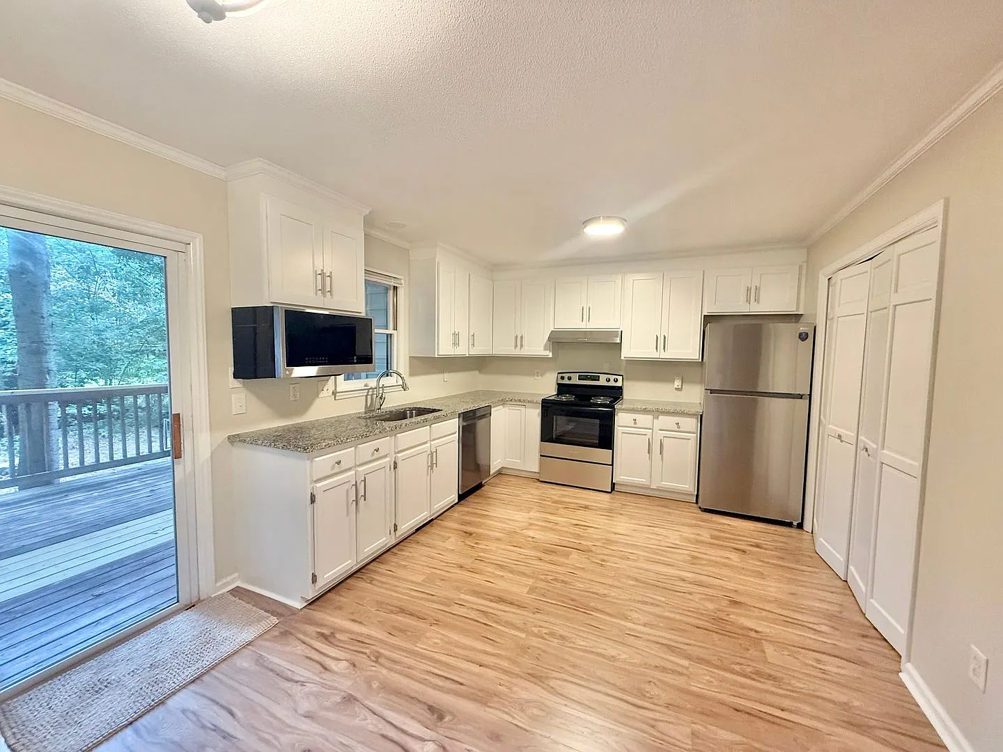 Newly Remodeled 2BD, 2.5BA North Raleigh Townhome in a Prime Location Near Interstates, North Hil... — Photo 4