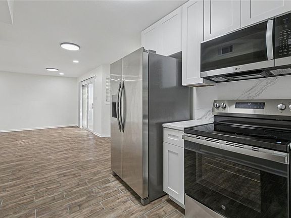 5th image of 224 Simmons Dr