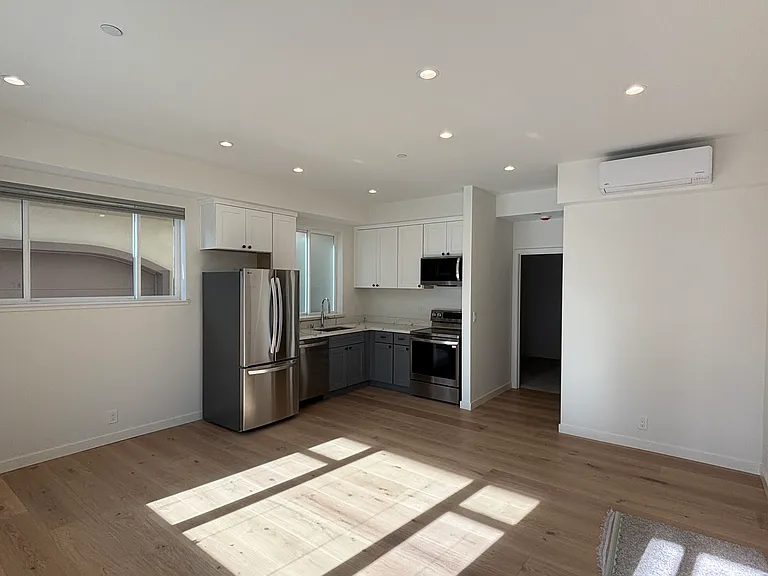 447 Main St #1 — Photo 4