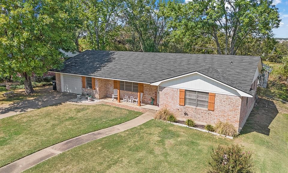 1st image of 1008 Top Hill Drive