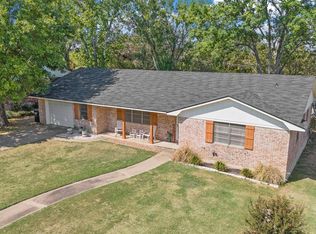 1008 Top Hill Dr, Brenham, TX 77833