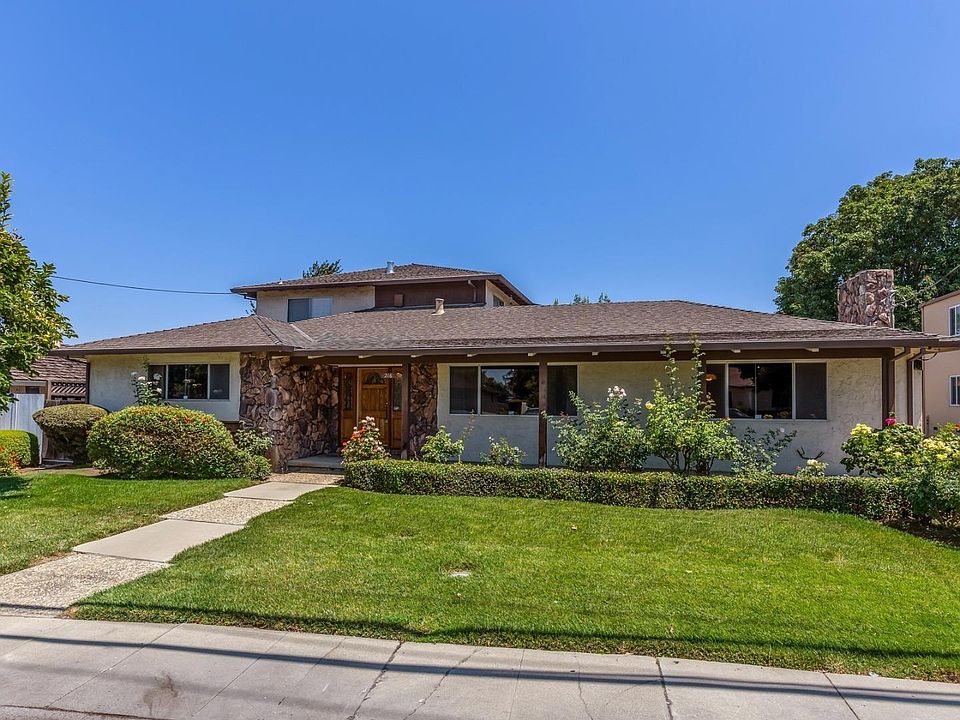 1st image of 216 Di Salvo Ave