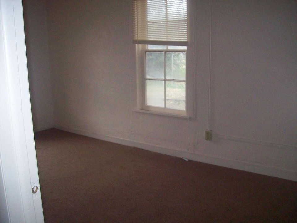 2nd image of 320 9th St