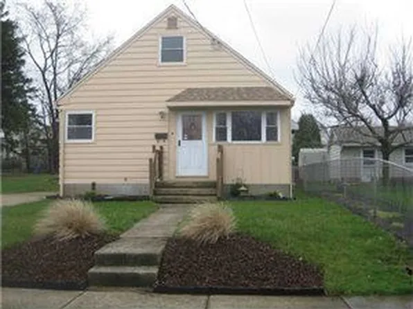 1449 W 40th St, Erie, PA 16509