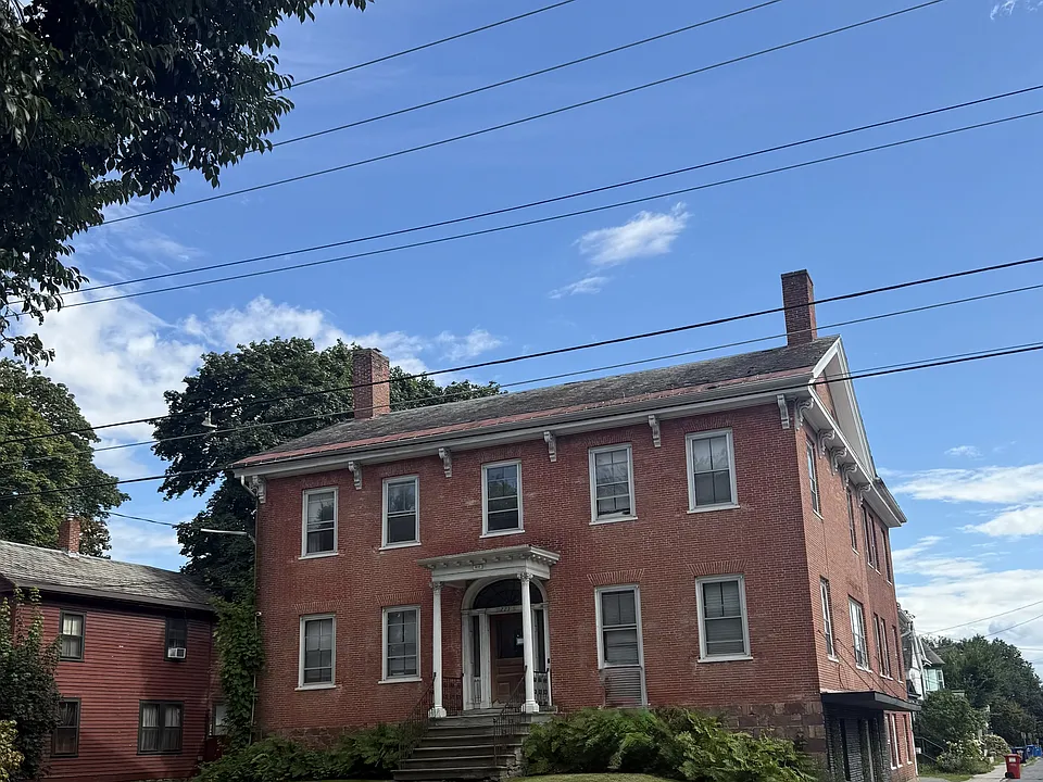 223 Pearl St #1E