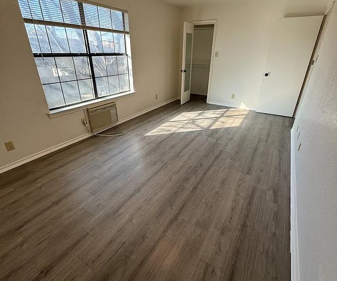 927 W Chestnut St #C — Photo 22