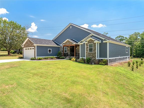 2nd image of 303 Regency Cir