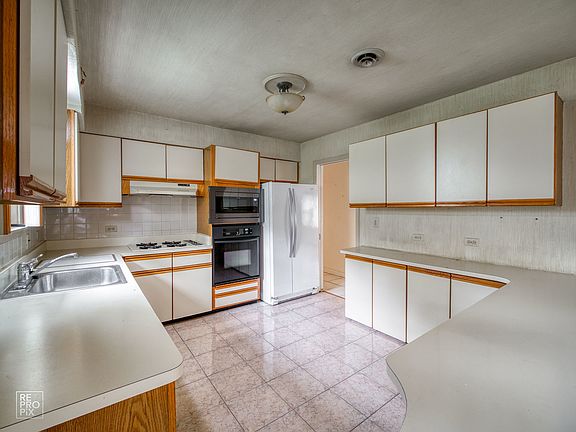 5th image of 5501 Keeney St