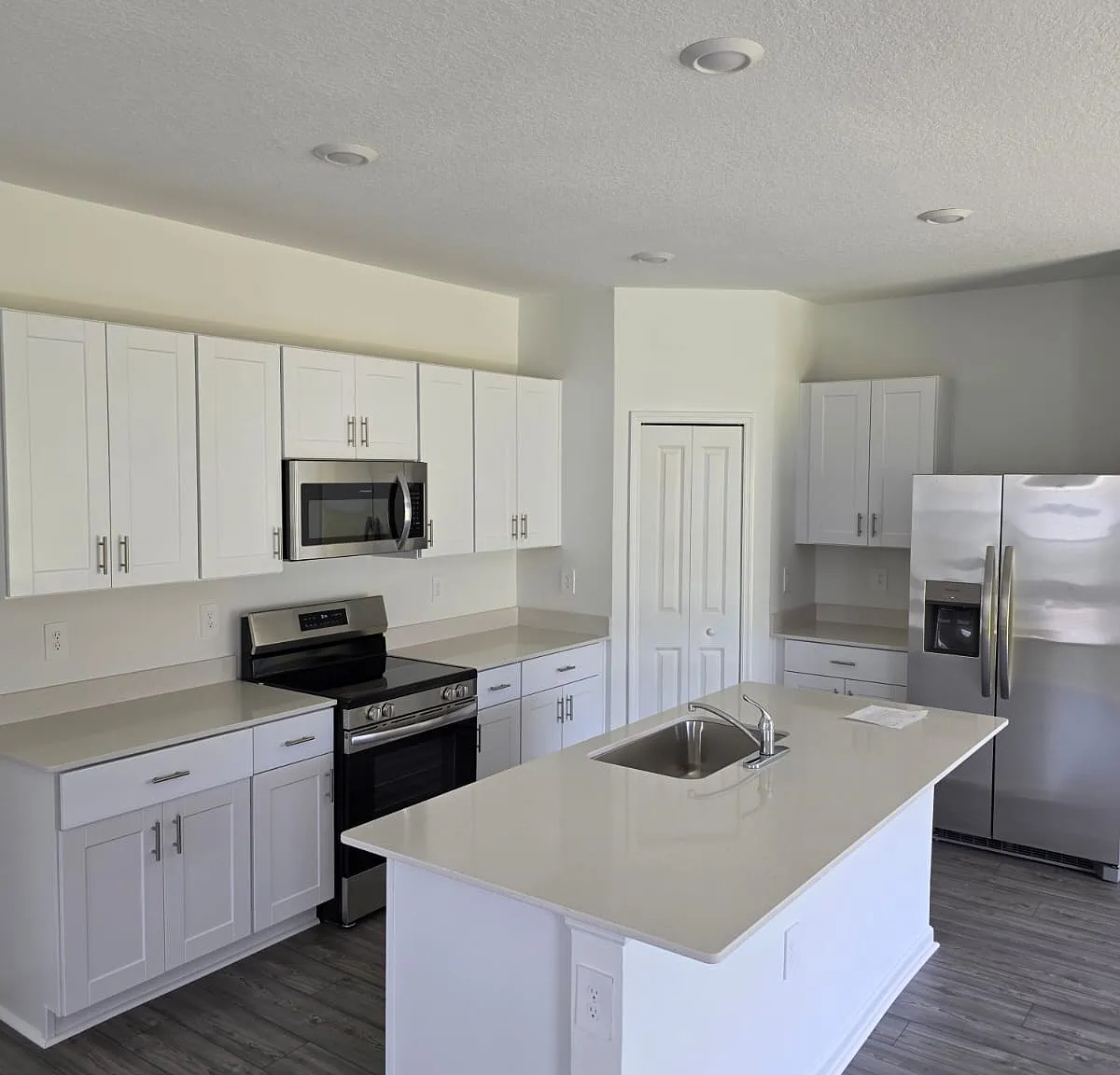 4 bed, 2.5 bath, 1879 sqft, $2,149 — Photo 2