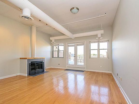3rd image of 2752 N Wayne Ave #J
