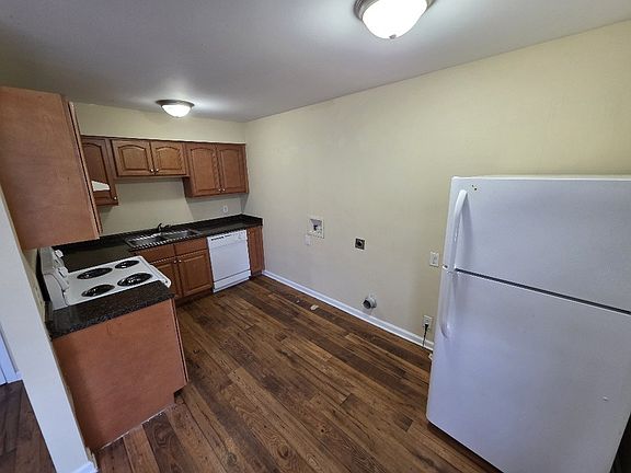 2nd image of 800 Anderson Ln #A-3