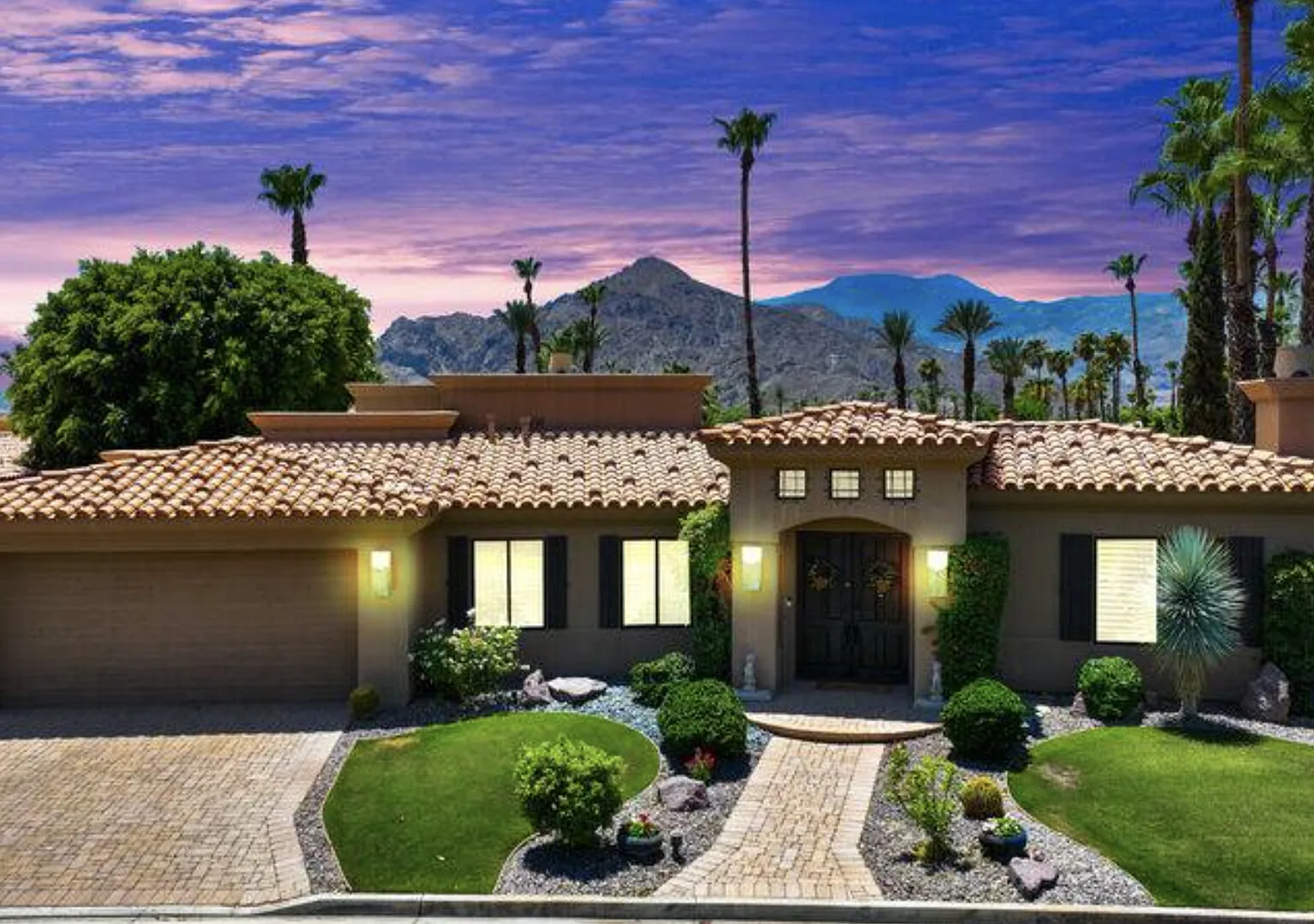 Palm Vista Luxury Retreat in La Quinta California - King bed and... — Photo 2