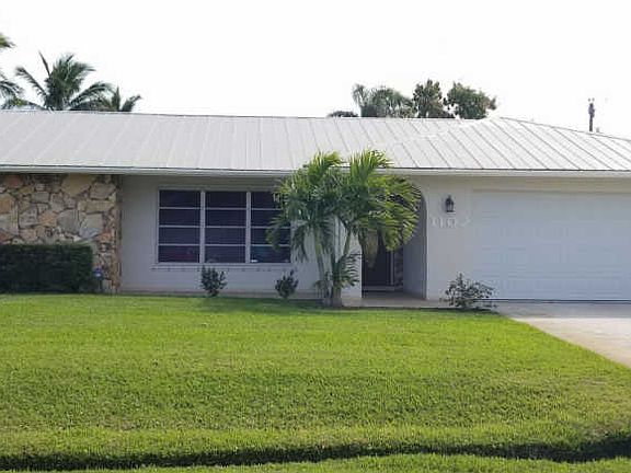 2nd image of 1102 SE Mendavia Ave