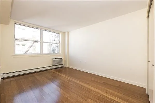 Rented by R New York | media 12