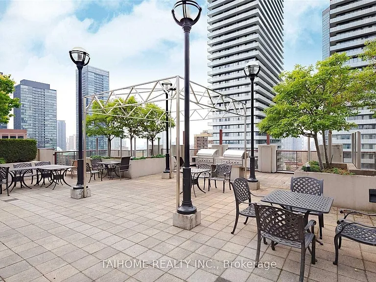 85 Bloor St E #607 — Photo 8