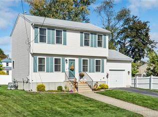41 Birch St, Warwick, RI 02888