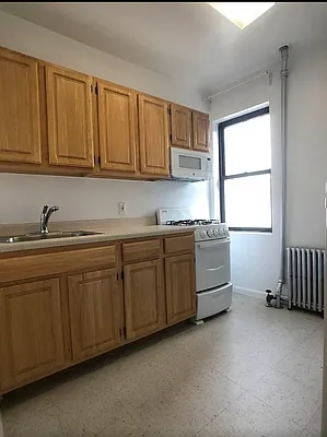 Rented by M.Grossman R.E. Management | media 5