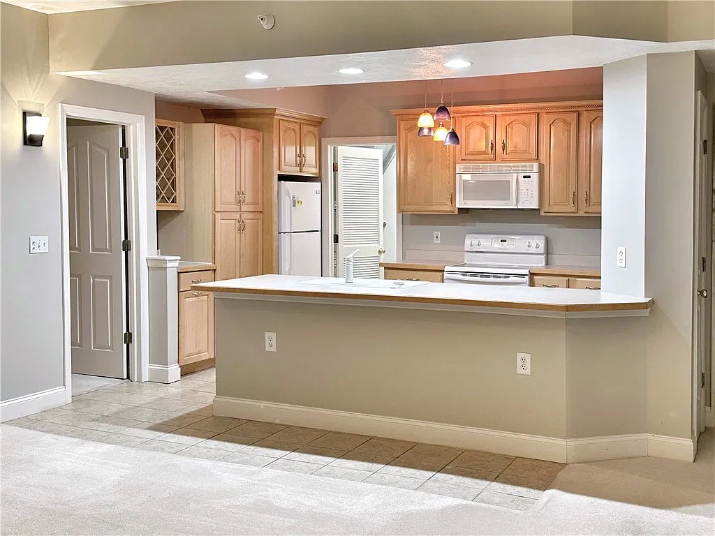2 bed, 1280 sqft, $1,950 — Photo 4