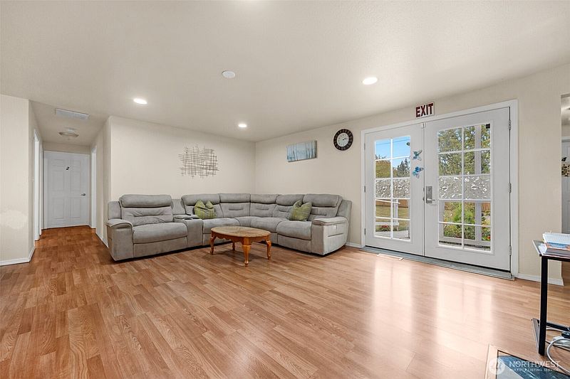 5th image of 4209 191st Street SW
