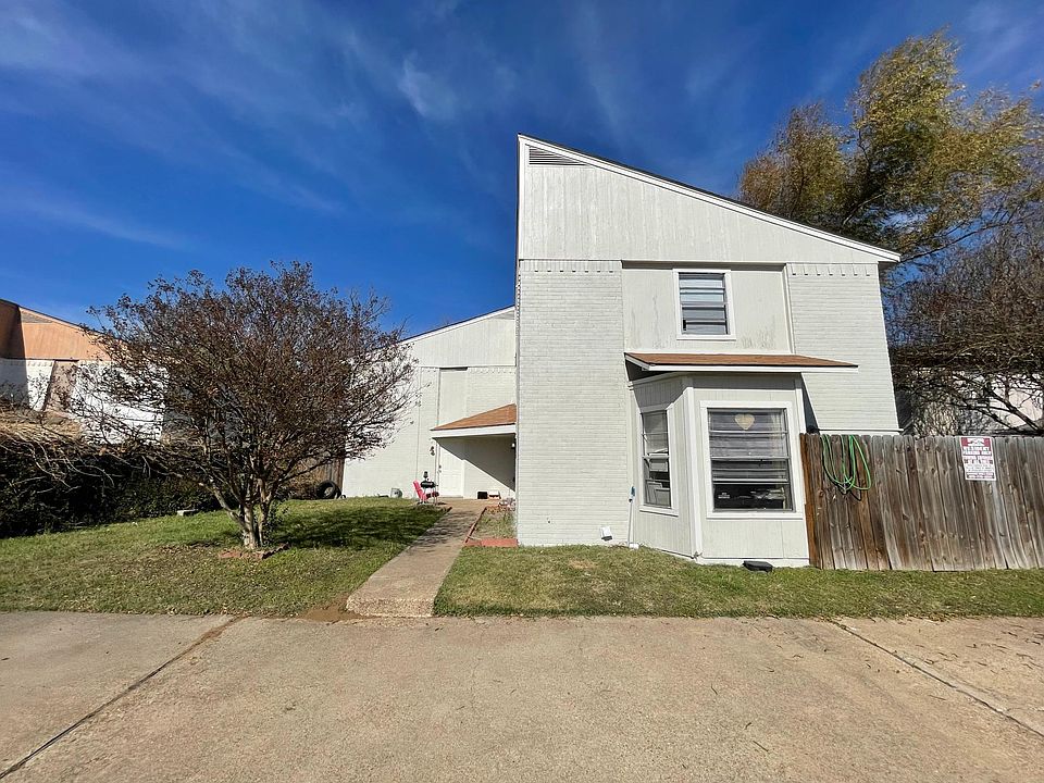1st image of 1425 Hawk Tree Dr #1425