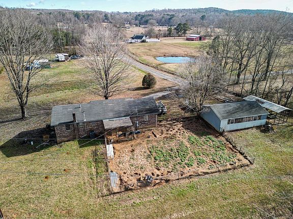 3rd image of 398 Oak Ridge Dr