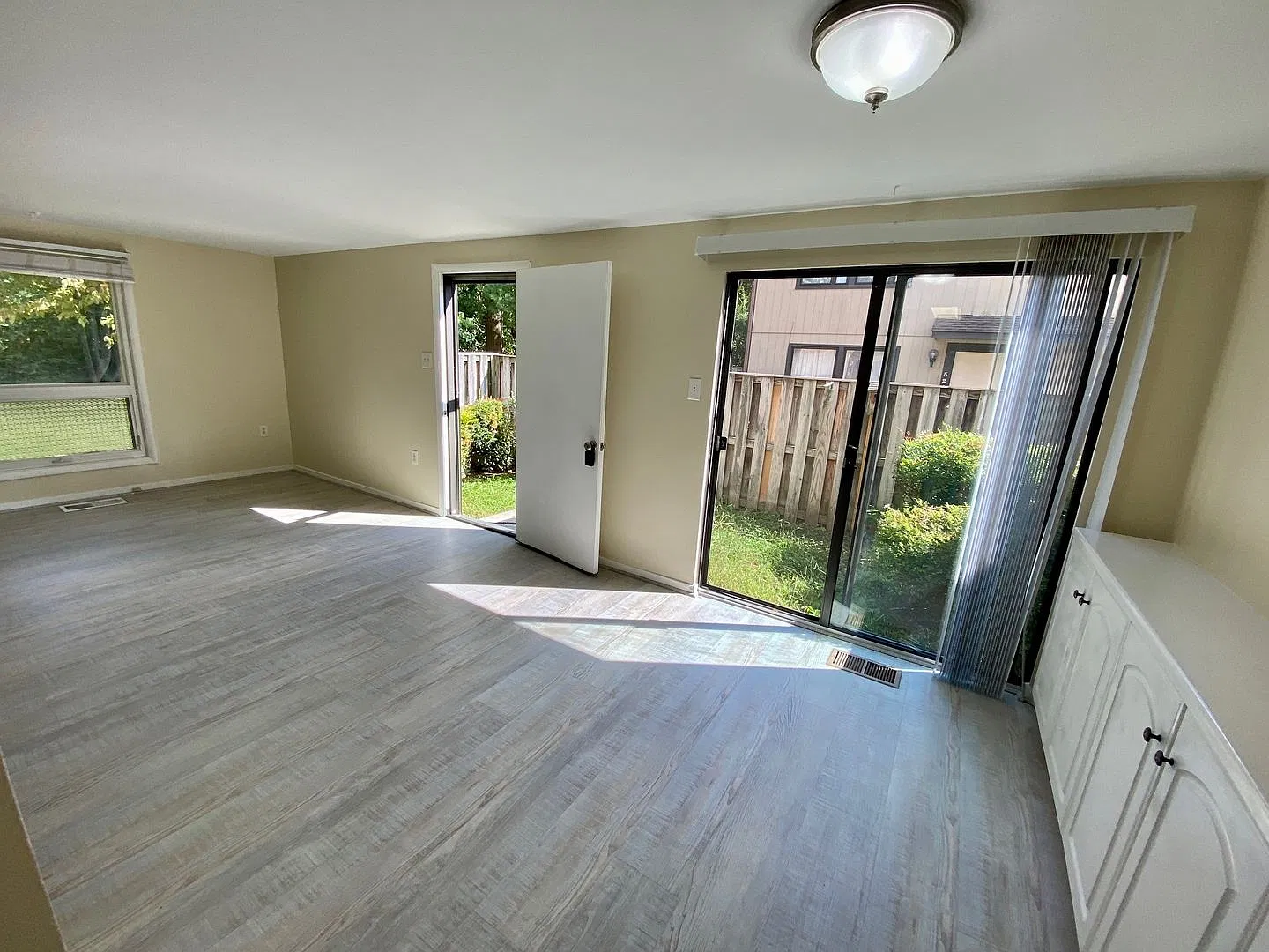 End Unit Townhome With Garage And Full Basement-Close To I-97, Bwi & Nsa — Photo 4