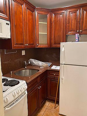 5th image of 155 E 84th St APT 2B