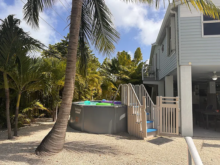676 Spanish Main Dr — Photo 9