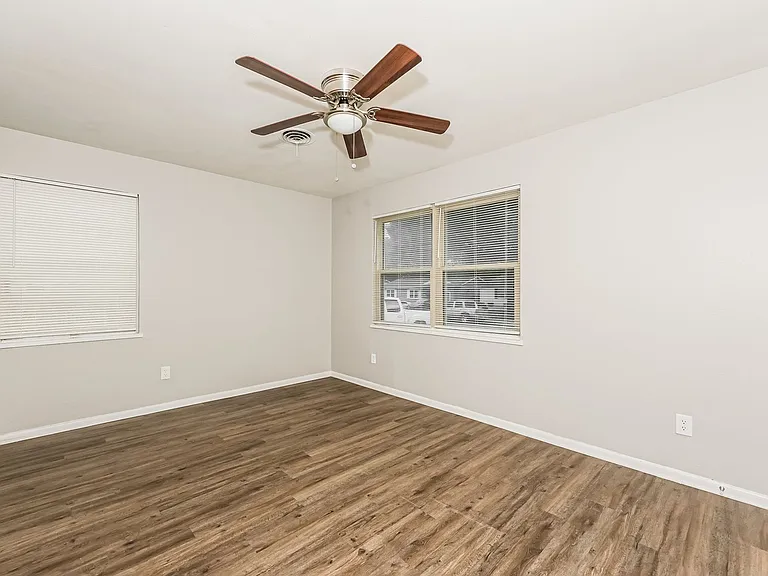 2207 Dennis St — Photo 8