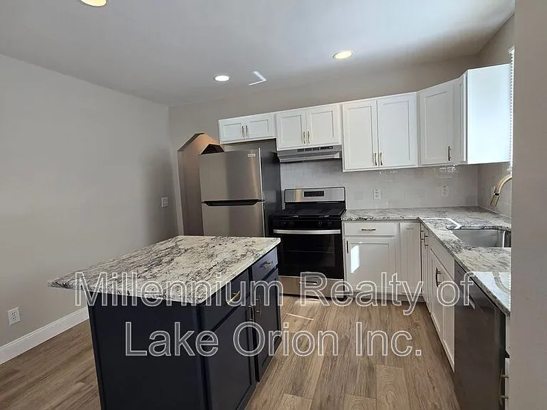 614 E Tennyson Ave — Photo 4