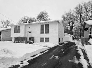 2017 E Le Fevre Rd, Sterling, IL 61081
