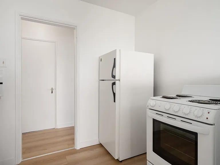 735 Royal Ave #105 — Photo 10
