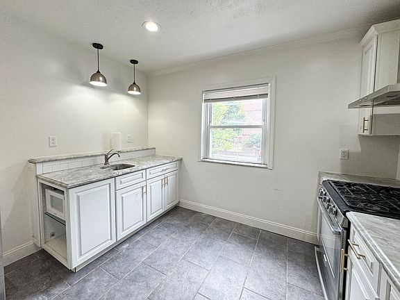 4th image of 18-55 21st Dr #2