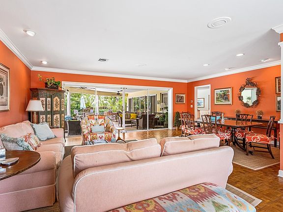 5th image of 975 Lantern Ln