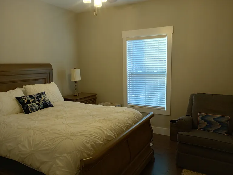 209 Amherst Ln — Photo 7