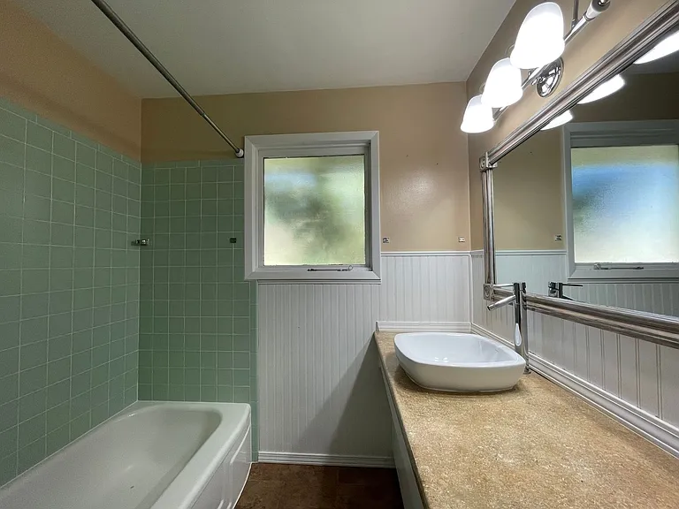 5630 N Greenwood Blvd — Photo 13