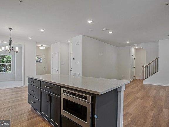 5th image of 1225 Juniper St