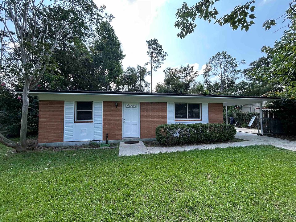 1st image of 821 Essex Dr