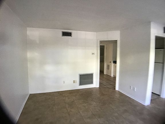 4th image of 111 N Lady Mary Dr